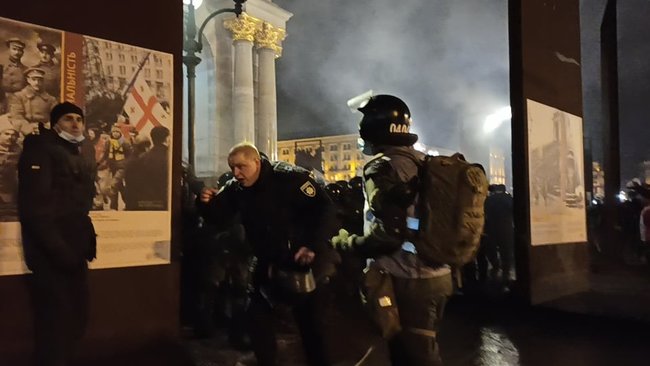 Правоохоронці демонтували більшість наметів ФОПів-протестувальників на Майдані Незалежності (оновлено) 05