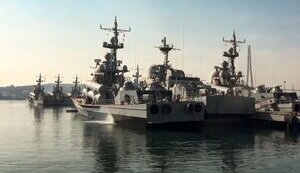 Россия вывозит на судах военную технику из сирийского порта Тартус. СПУТНИКОВЫЕ СНИМКИ