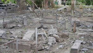 Росіяни вдарили КАБами по Запоріжжю: є поранені, один чоловік - у важкому стані, пошкоджено цвинтар. ВІДЕО+ФОТОрепортаж