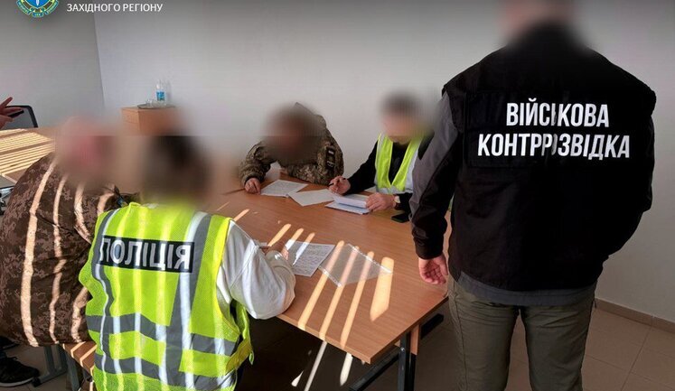 Four soldiers who built house for commander’s relatives are served suspicion notices in Ternopil region. PHOTO