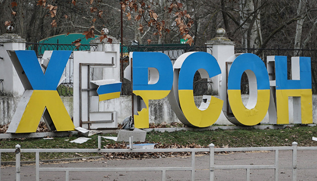 Внаслідок обстрілу Херсона двоє людей загинуло