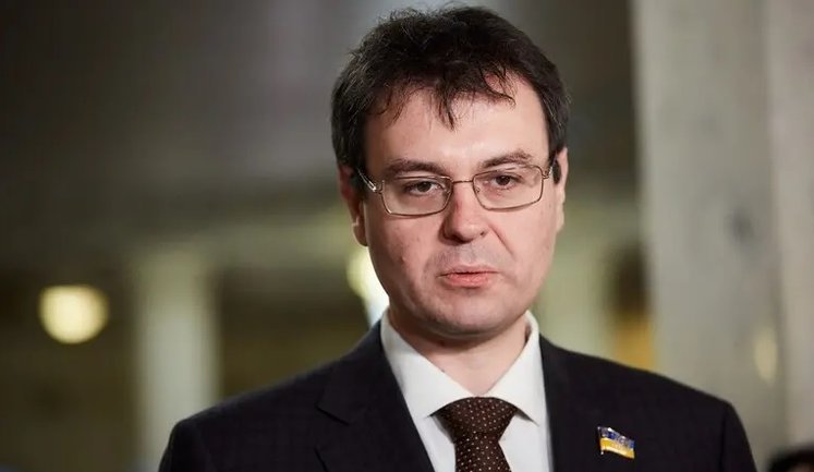 Зростання надходжень від детінізації ринків алкоголю та тютюну уповільнилось: Гетманцев назвав причини