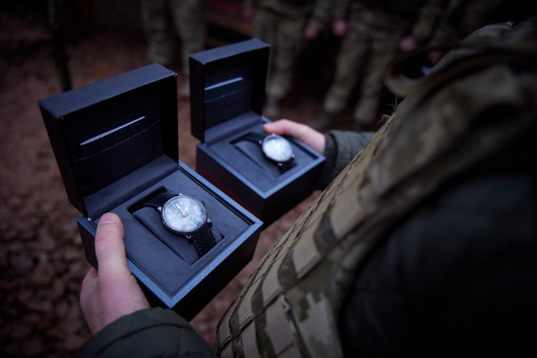 Zelenskyi visits front line in eastern Ukraine 04