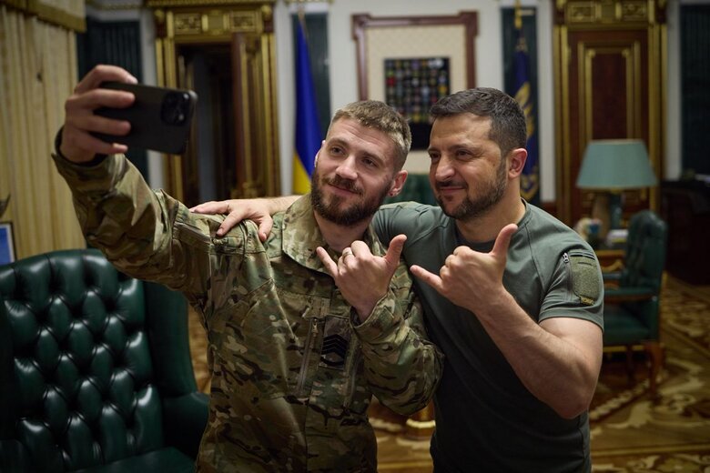Обговорили реформу сержантського корпусу, - Зеленський провів зустріч із головним сержантом 47-ї ОМБр Маркусом 01