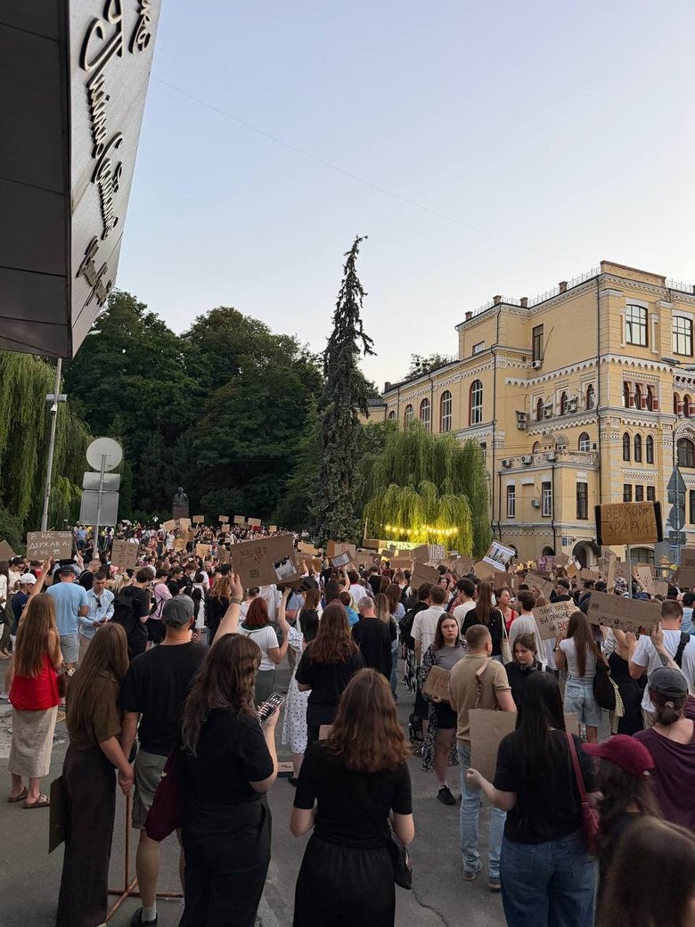 У Києві триває акція протесту проти відставки Федорова