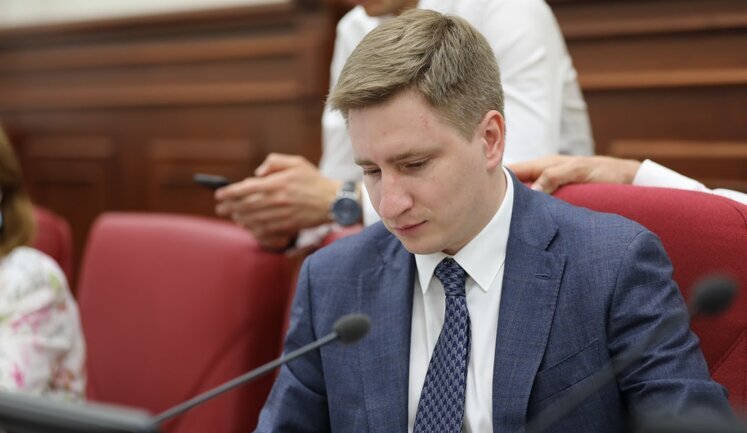 Экс-секретарю Киевсовета Бондаренко сообщили о подозрении в служебной халатности и содействии уклонению от службы