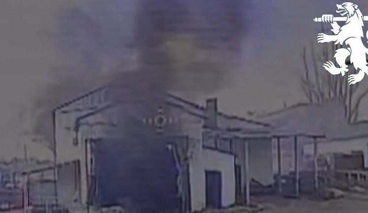Occupiers had hidden self-propelled artillery piece in hangar amongst civilian equipment, but drone operators from "Dovbush’s Hornets" unit destroyed it. VIDEO
