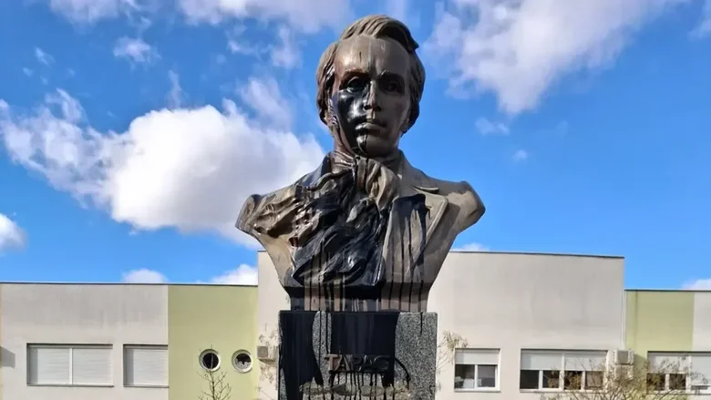 Пошкоджений пам’ятник Шевченку в Сербії