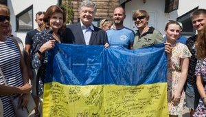 Реваншисти атакують, а питання Криму зникає з порядку денного, - Порошенко. ВІДЕО+ФОТОрепортаж