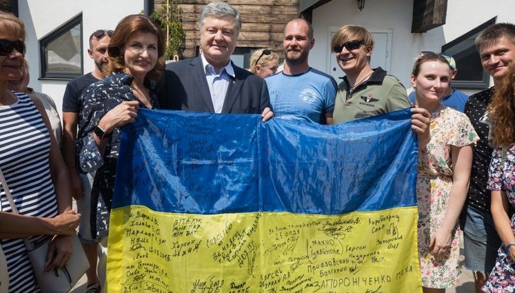 Реваншисти атакують, а питання Криму зникає з порядку денного, - Порошенко. ВІДЕО+ФОТОрепортаж