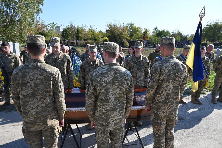 Із загиблим воїном штурмової роти 59-ї бригади Володимиром Іщенком попрощалися у Києві 33