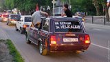 Зачем вежливые люди ходят в касках и улыбаются?