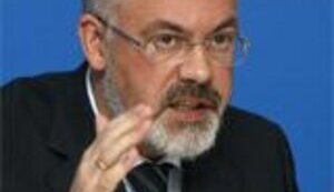 Табачник отменил внешнее тестирование учеников средних школ (исправлено)