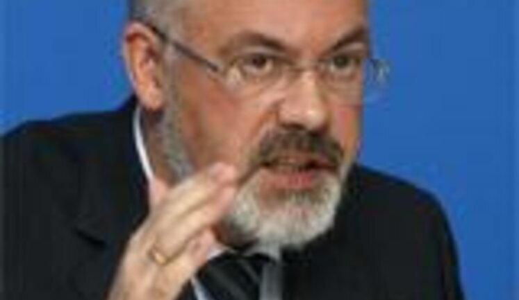 Табачник отменил внешнее тестирование учеников средних школ (исправлено)