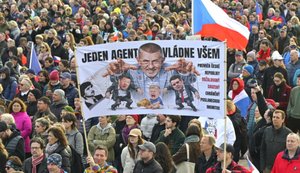"We will not let them steal our future": rally involving thousands of people against Babiš government is taking place in Prague. PHOTOS