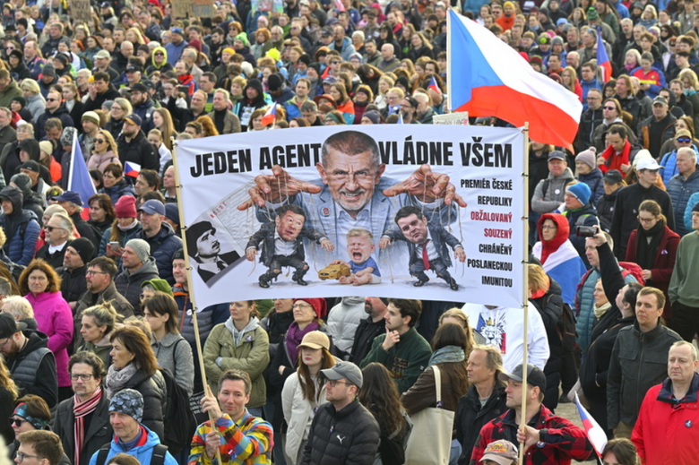 у Празі триває багатотисячний протест проти уряду Бабіша