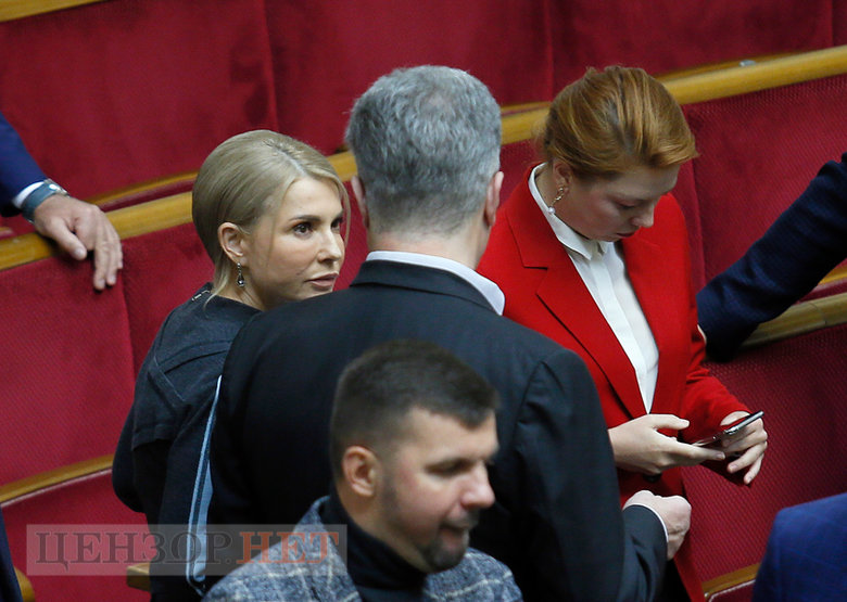 Блокирование трибуны, звонок Стефанчуку, Порошенко и Вирастюк, счастливый Тищенко и потрясенный Арахамия, - работа Рады 23 сентября 16