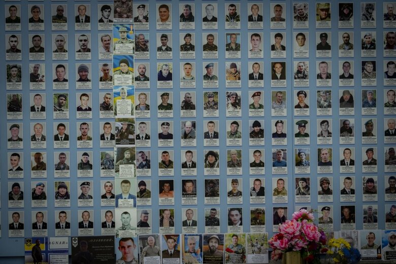 Зеленський у День ЗСУ вшанував пам’ять полеглих воїнів