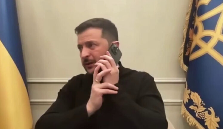 Macron called Zelenskyy during the briefing: "We talk to him very often". VIDEO
