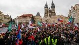 "Ми не вівці": у Празі відбулися масові протести проти продовження локдауну. ФОТОрепортаж