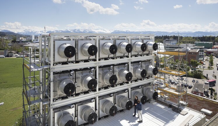 В Ісландії запустили найбільший у світі завод із фільтрації CO2 з повітря