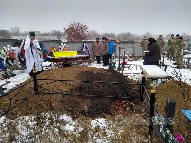 С погибшим на Донбассе воином 92-й ОМБр Александром Иванишко простились в Каменском 11 С погибшим на Донбассе воином 92-й ОМБр Александром Иванишко простились в Каменском 11