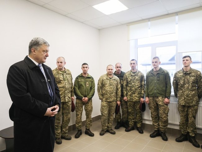 Чотири гуртожитки нового типу для воїнів-контрактників відкрили на Житомирщині 03