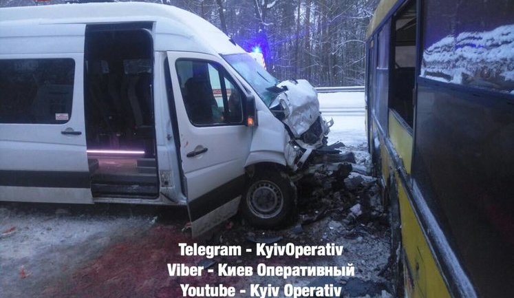 На трассе Киев-Чоп столкнулись автобус и маршрутка, трое пострадавших госпитализированы, - Нацполиция. ФОТОрепортаж (обновлено)