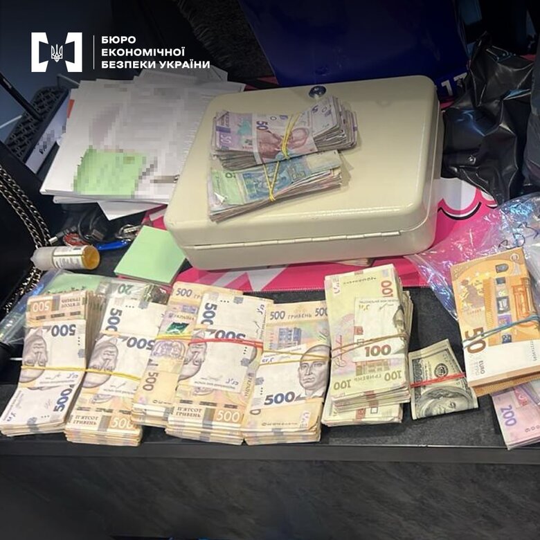 БЕБ викрило нелегальну мережу з продажу електронних сигарет у Львові