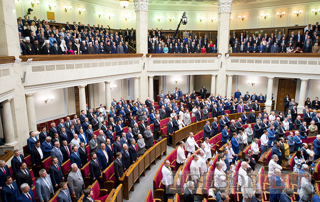 Зеленский с булавой, отвернувшийся Порошенко, Савченко в медалях, смеющиеся Луценко и Грицак, - инаугурация шестого Президента Украины Зеленского 26