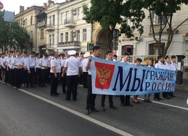 Примус місцевих до військової служби окупантам: головне про воєнний злочин Росії у Криму 05