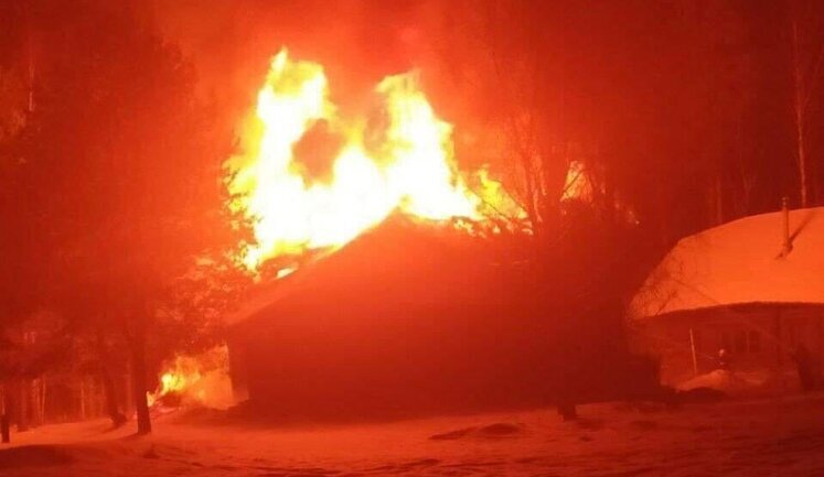 Country house of businessman Mazepa burns down at night in Chernihiv region. VIDEO&PHOTOS