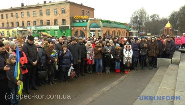 Освобожденного из плена киборга Морозова торжественно встретили на Сумщине 02