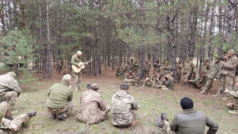 Музикант і боєць 130 батальйону ТрО Сергій Василюк: Ворог відступив, причому панічно, лишаючи не лише провізію, але й боєкомплекти та дуже солідне озброєння, якого у нас і близько не було 03 Музикант і боєць 130 батальйону ТрО Сергій Василюк: Ворог відступив, причому панічно, лишаючи не лише провізію, але й боєкомплекти та дуже солідне озброєння, якого у нас і близько не було 03