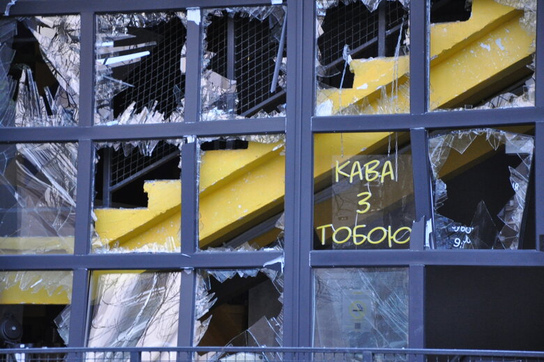 Последствия обстрела Печерского района Киева 06