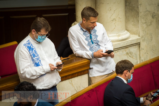 Черга до Шмигаля, Тищенко хвалиться відео зі своїм танцем, страшні ялинки Шахова та Ківа в обіймах Суркіса, - робота Ради 16 липня 15