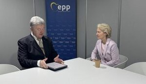 Порошенко зустрівся з фон дер Ляєн
