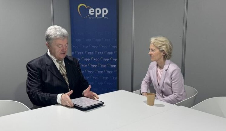 Порошенко обговорив з фон дер Ляєн спільну позицію щодо завершення війни та переговори про вступ України в ЄС