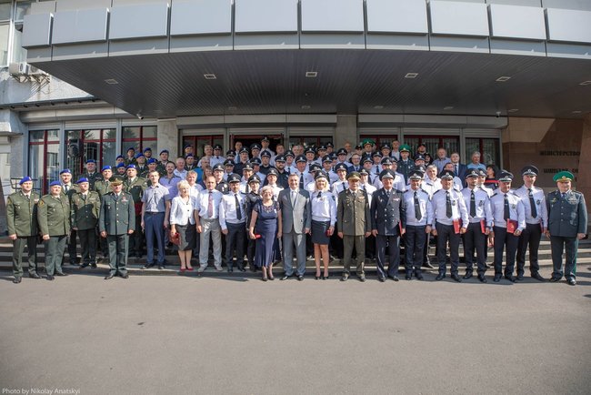 Аваков вручив державні та відомчі нагороди 84 співробітникам системи МВС 14