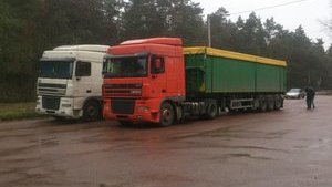 Поліція затримала в Глухові 100 тонн львівського сміття і просить мера Терещенка роз'яснити, як відходи з'вилися в місті. ФОТОрепортаж