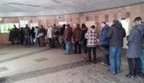Киевляне не могут попасть в метро: "Жетоны кончились, а на кассе одна я!". ФОТО