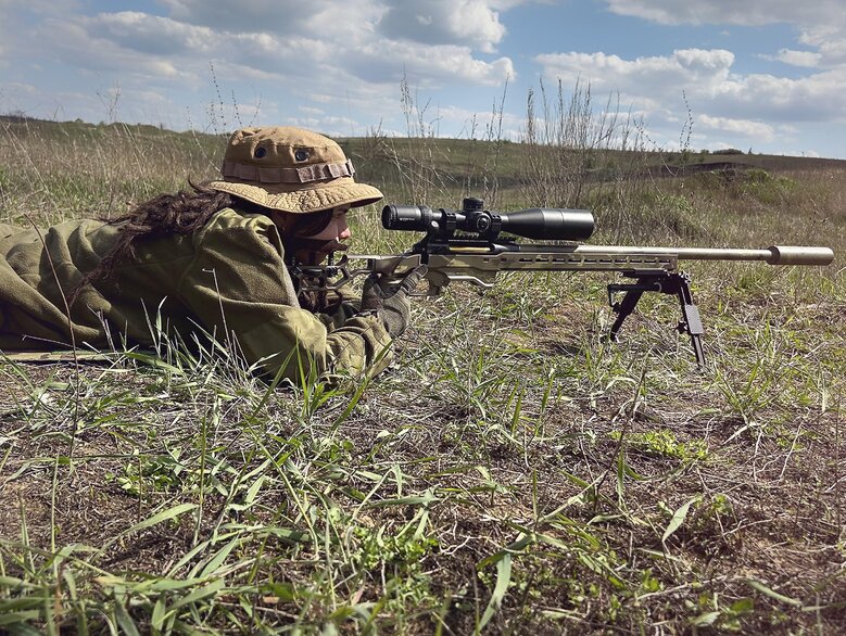 Стрілець-зв’язківець Ольга Єгорова: До снайперів свої ж ставляться 60 на 40. 60 – бояться, 40 –радіють, коли ми з’являємось 09