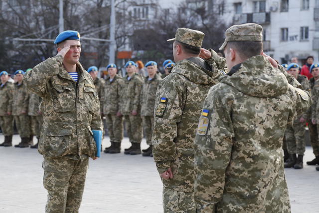 Випускники одеської Військової академії отримали лейтенантські погони 05
