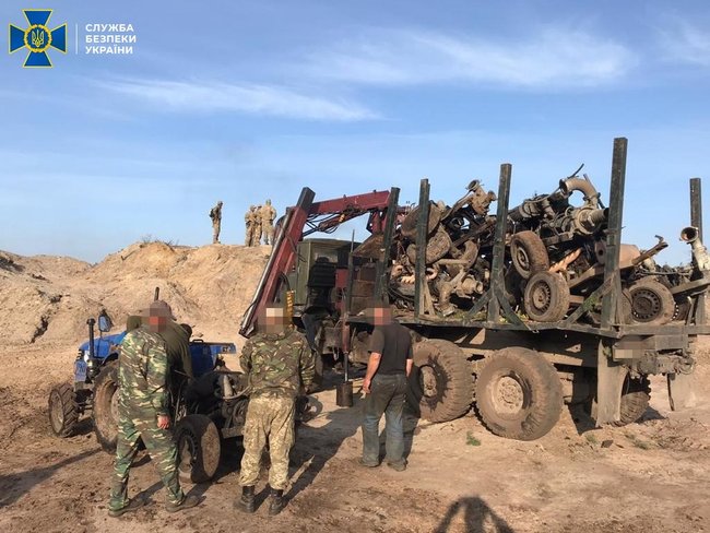 Незаконний видобуток бурштину блокували на території лісгоспу Рівненщини, - СБУ 06