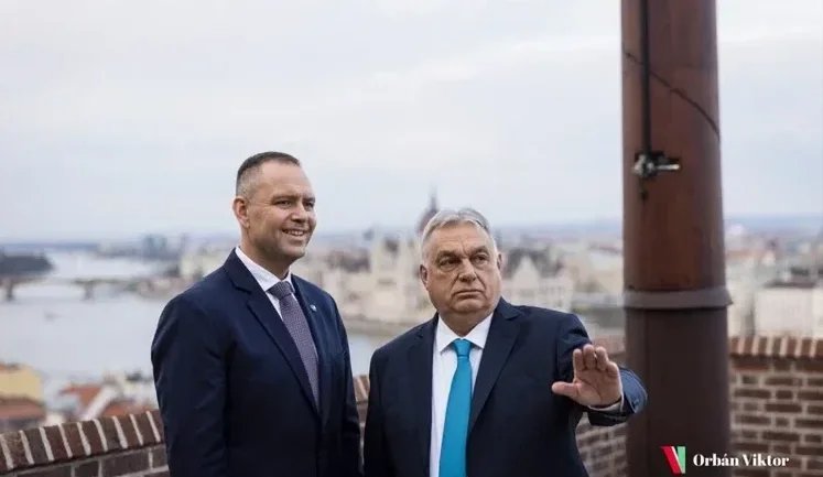 В Минобороны Польши назвали Навроцкого "вассалом Орбана" после их встречи