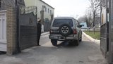 Тимошенко под больницей уже ждут автозак, "скорая", колонна ГАИ и "Беркут"
