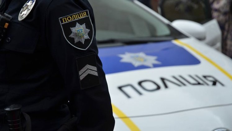 18-річний хлопець влаштував бійку в барі на Одещині, а потім покусав поліцейських. Йому загрожує п'ять років в'язниці