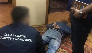 Начальника управління ДАБІ на Рівненщині затримано за хабар 400 тисяч гривень. ФОТО