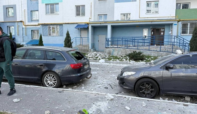 Рашисти атакували зупинку громадського транспорту та багатоповерхівку в Харкові: є постраждалий (оновлено). ВІДЕО+ФОТОрепортаж