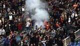 Российские фанаты забросали азербайджанцев файерами и устроили массовую драку. ФОТОрепортаж.